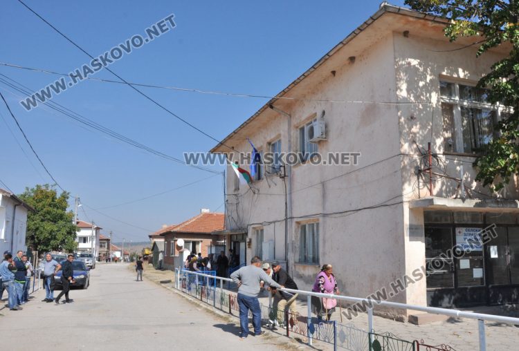 Част от село Криво поле от седмици е без вода