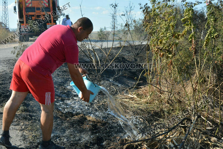 Пожарът край Хасково засегна къща, унищожи пристройки и фотоволтаична централа
