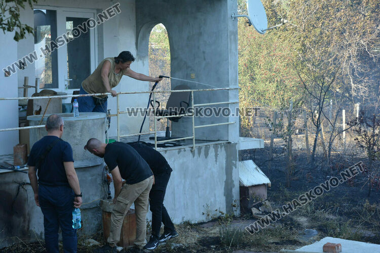 Пожарът край Хасково засегна къща, унищожи пристройки и фотоволтаична централа