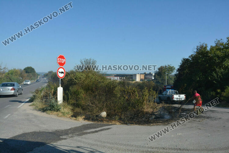 Пожарът край Хасково засегна къща, унищожи пристройки и фотоволтаична централа