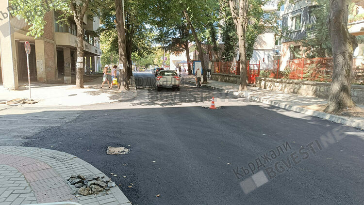 Живущите по преасфалтираната улица „Отец Паисий” в Кърджали пропищяха от джигити,искат „легнали полицаи”