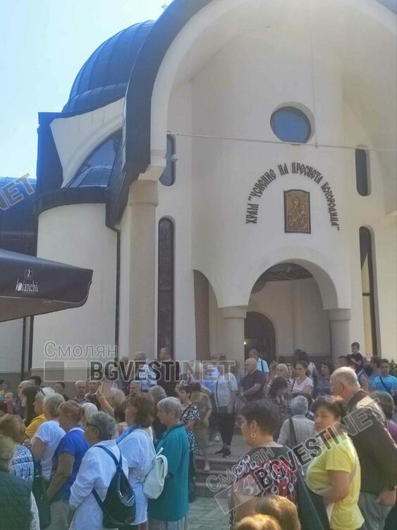 За Широка лъка днес е голям празник, стотици се поклониха на Света Богородица в Пампорово /галерия/