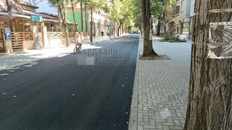 Живущите по преасфалтираната улица „Отец Паисий” в Кърджали пропищяха от джигити,искат „легнали полицаи”