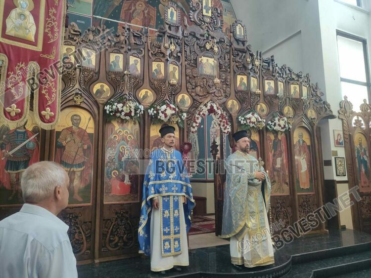 За Широка лъка днес е голям празник, стотици се поклониха на Света Богородица в Пампорово /галерия/