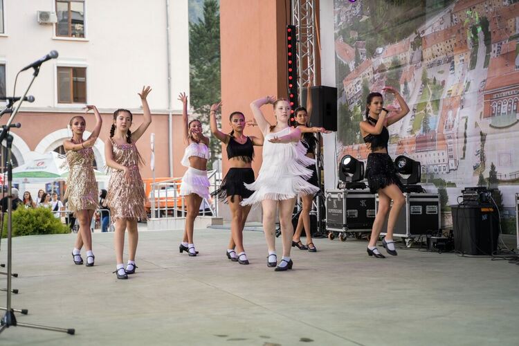 Рудозем празнува! Програмата започна с изпълнения на читалищни състави /галерия/