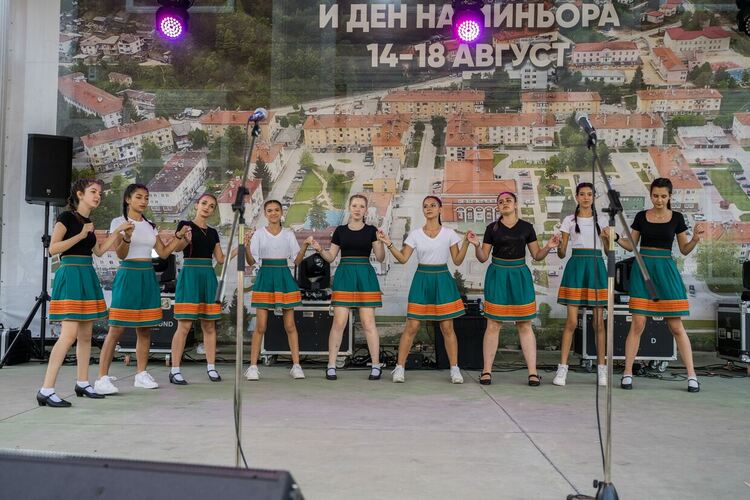 Рудозем празнува! Програмата започна с изпълнения на читалищни състави /галерия/