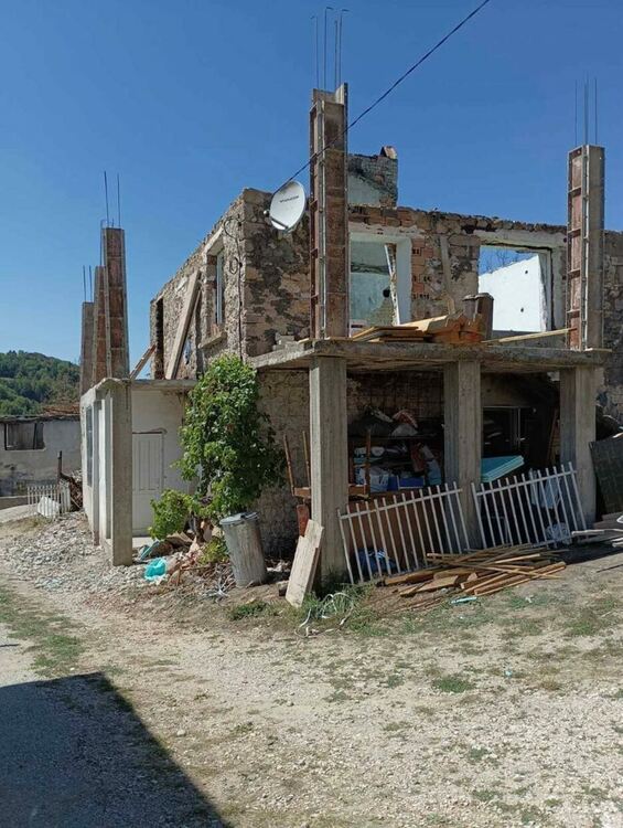 Стоманово се обедини: събраха 12 000 лева за възстановяване на изгорялата къща на съселяните си