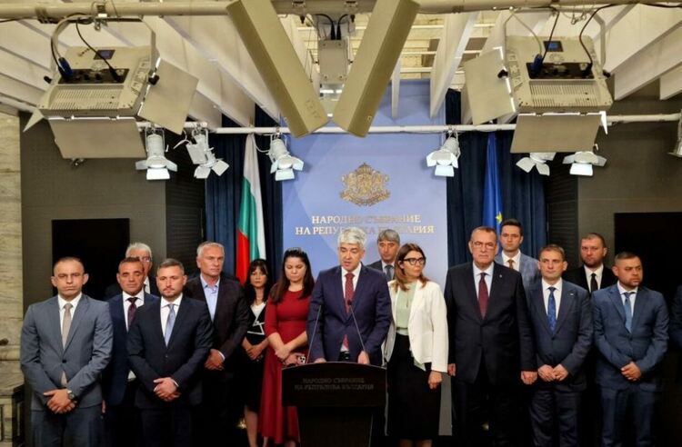 ДПС без Пеевски: Показанията на Цветан Василев разкриха факти, които повдигат въпроси не само за финансовата стабилност на страната