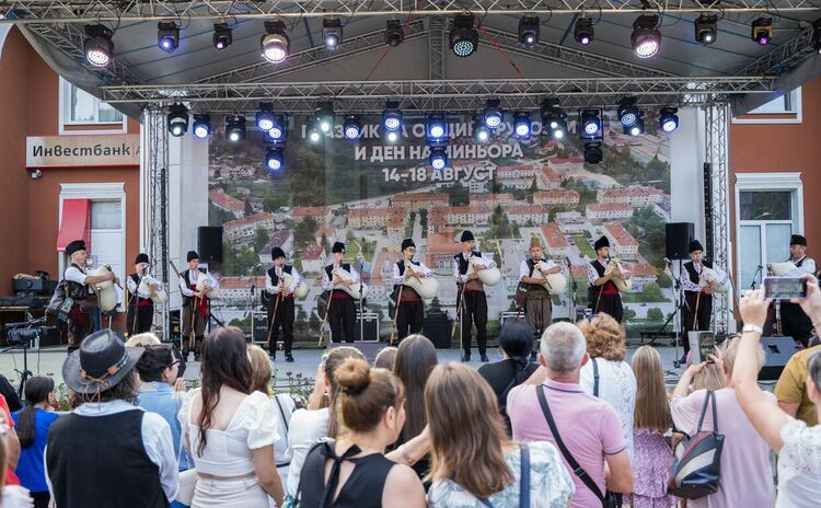 Рудозем празнува! Програмата започна с изпълнения на читалищни състави /галерия/