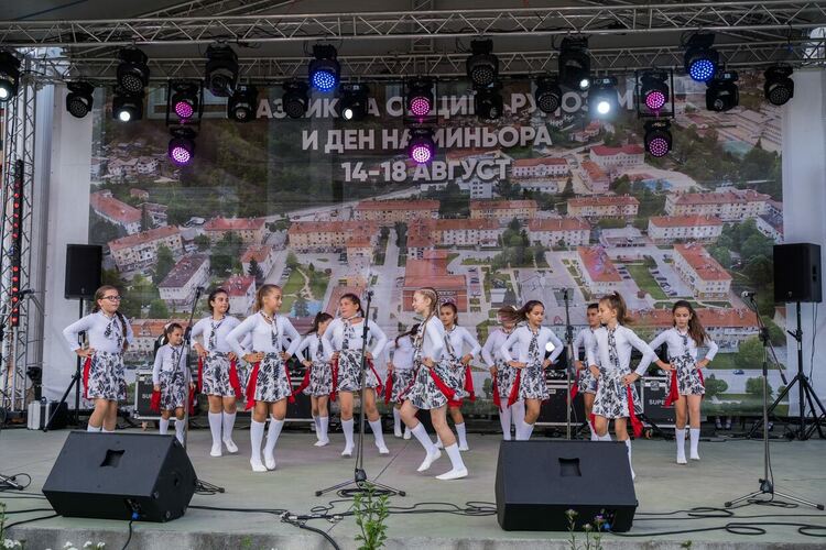 Рудозем празнува! Програмата започна с изпълнения на читалищни състави /галерия/