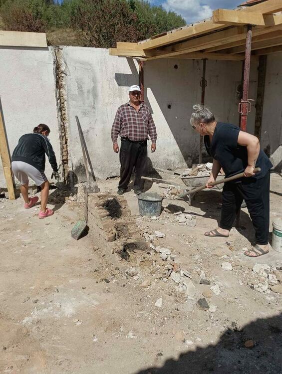 Стоманово се обедини: събраха 12 000 лева за възстановяване на изгорялата къща на съселяните си