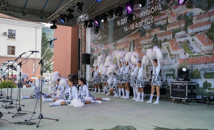 Рудозем празнува! Програмата започна с изпълнения на читалищни състави /галерия/