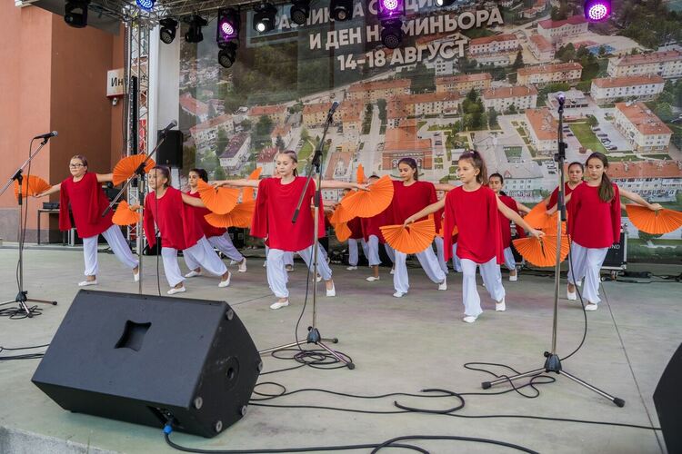 Рудозем празнува! Програмата започна с изпълнения на читалищни състави /галерия/