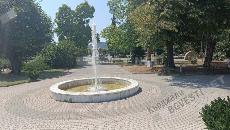  Пуснаха в жегите шадравана в Градската градина на Кърджали