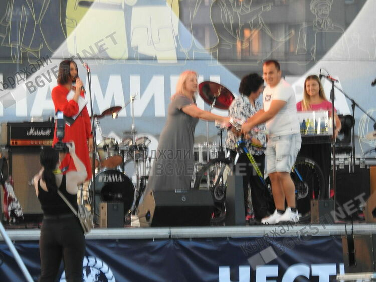 Грандиозно шоу за Деня на миньора в Крумовград,звезди пяха за крумовградчан