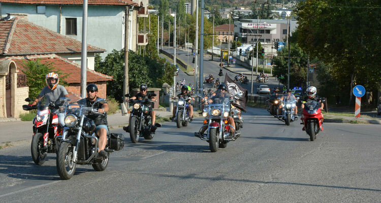 Над двеста мотористи се включиха в мотошествието в Хасково