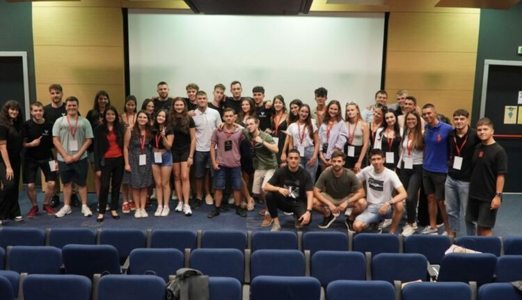 Румен от „Славейков“ представи Кърджали на младежки форум