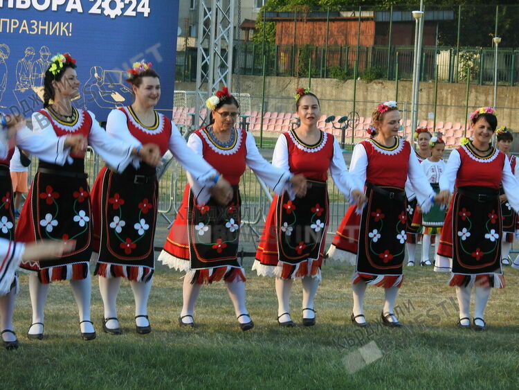 Грандиозно шоу за Деня на миньора в Крумовград,звезди пяха за крумовградчан