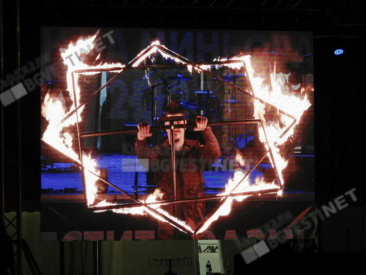 Грандиозно шоу за Деня на миньора в Крумовград,звезди пяха за крумовградчан