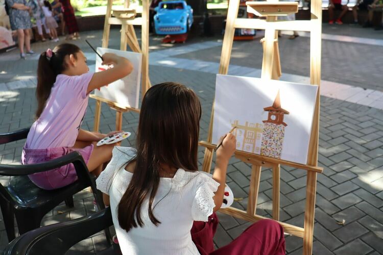 Децата на Хасково рисуват родния си град