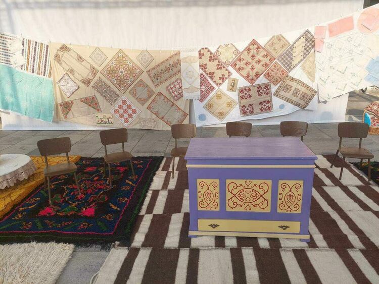 "Шарен сандък" и много вкусотии грабнаха гостите на вечерта на с. Стоманево в Девин 