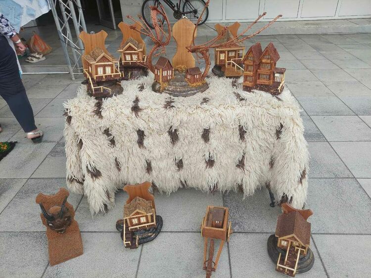 "Шарен сандък" и много вкусотии грабнаха гостите на вечерта на с. Стоманево в Девин 