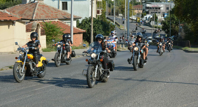 Над двеста мотористи се включиха в мотошествието в Хасково