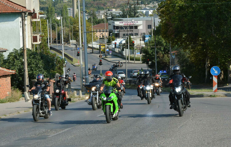 Над двеста мотористи се включиха в мотошествието в Хасково