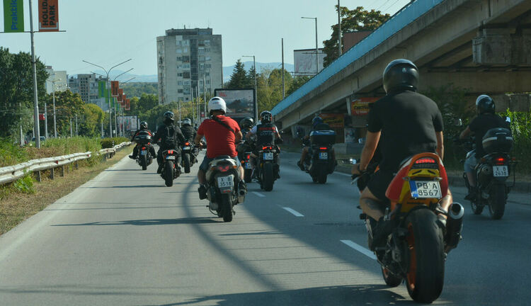 Над двеста мотористи се включиха в мотошествието в Хасково