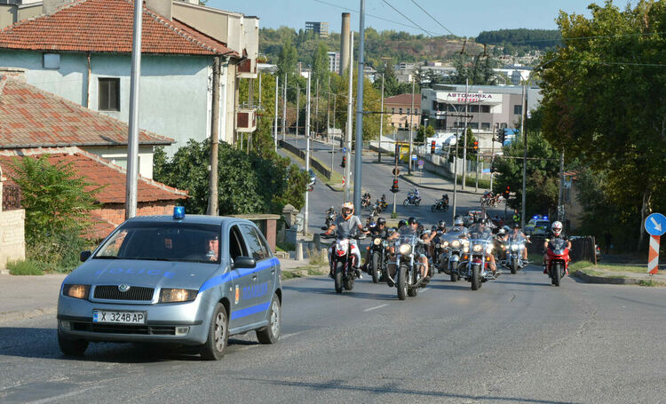 Над двеста мотористи се включиха в мотошествието в Хасково