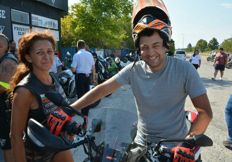 Над двеста мотористи се включиха в мотошествието в Хасково