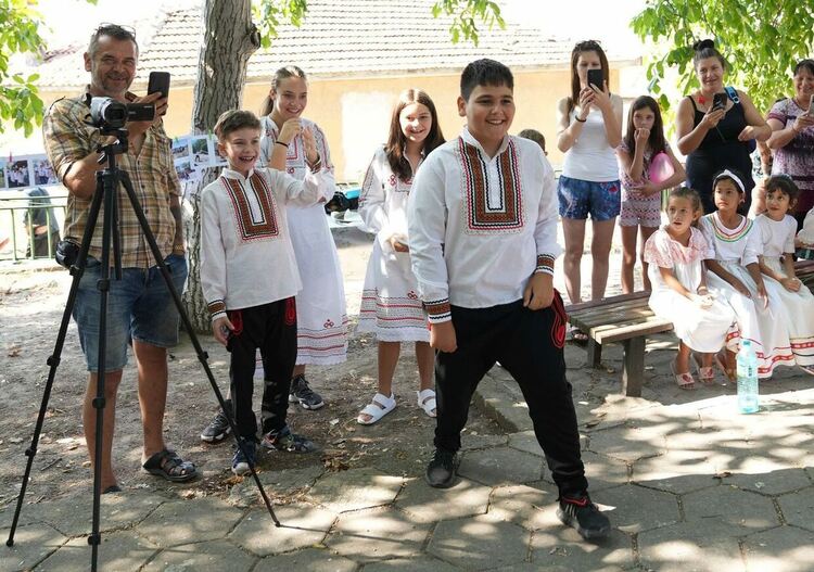 Претвориха любовта на децата към Бодрово във фотоизложба