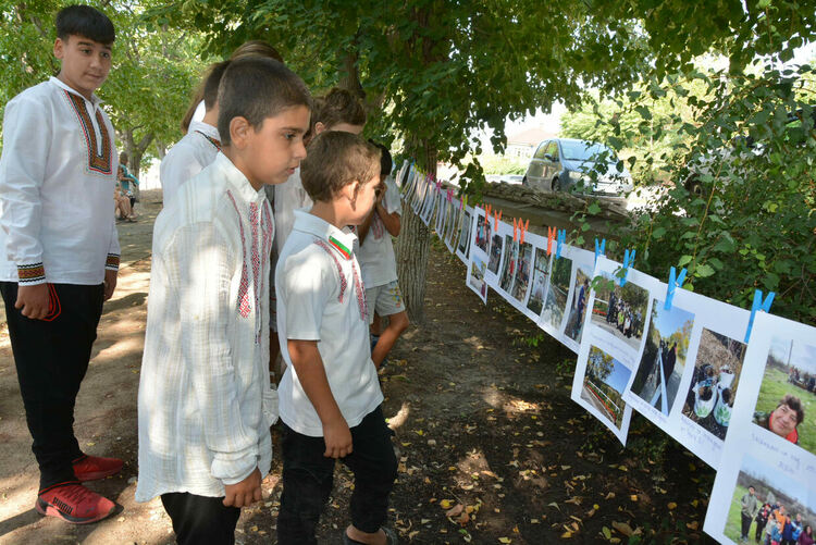 Претвориха любовта на децата към Бодрово във фотоизложба