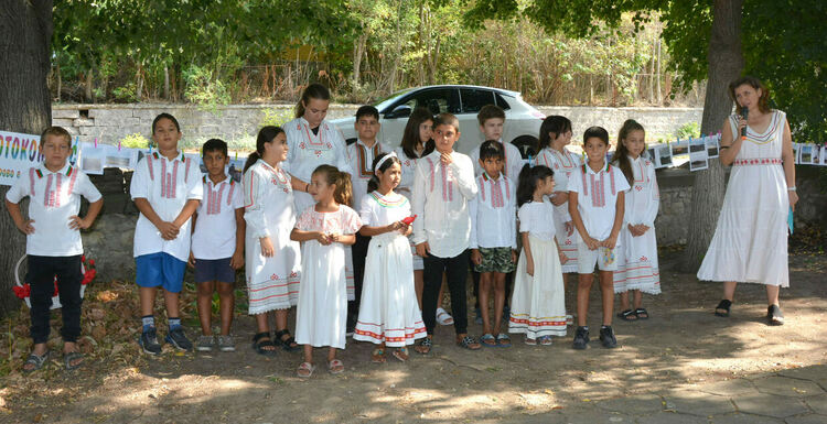 Претвориха любовта на децата към Бодрово във фотоизложба
