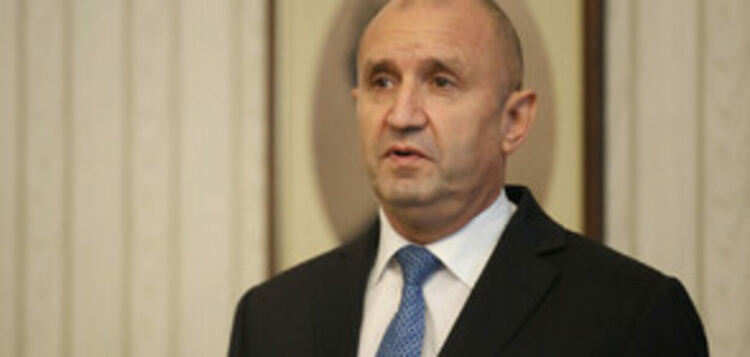 Има ли по Конституция право президентът да отхвърля служебен кабинет