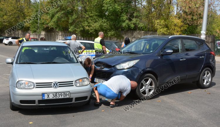 „Фолксваген“ засече „Хюндай“ на кръстовището на „Васил Левски“ и „Дунав“