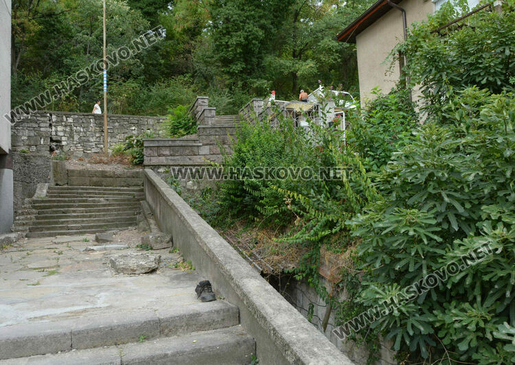 Зъболекар от Хасково загина след падане от стълбище