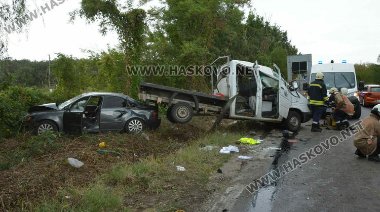 7 души пострадаха при катастрофа между кола и камион на „АБ“