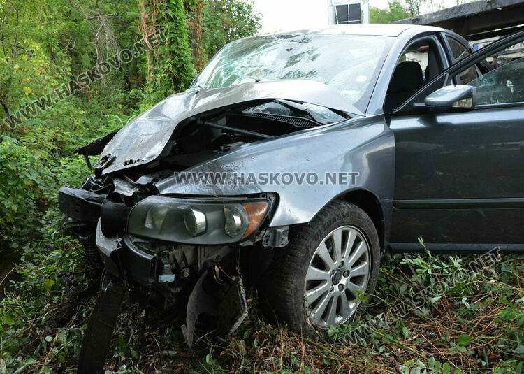 7 души пострадаха при катастрофа между кола и камион на „АБ“