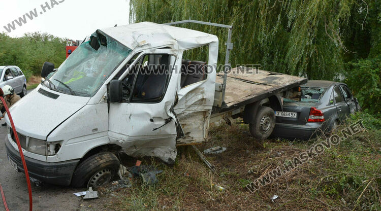 7 души пострадаха при катастрофа между кола и камион на „АБ“