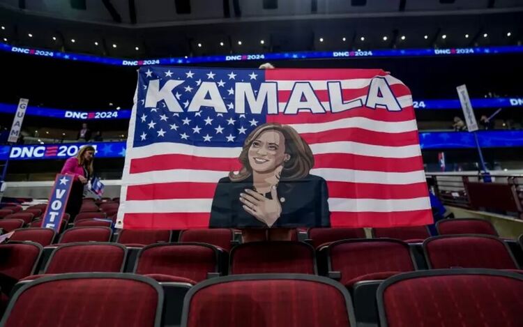 Камала Харис вече е официалният кандидат на демократите за президент