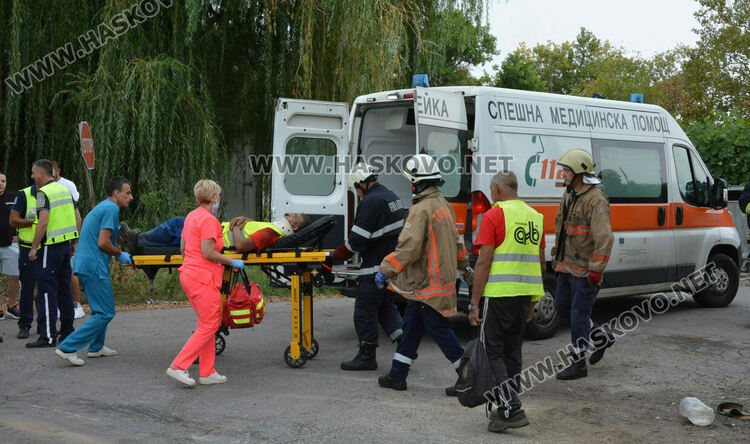 7 души пострадаха при катастрофа между кола и камион на „АБ“