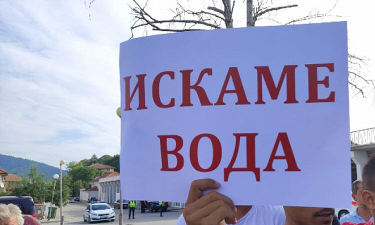 В капана на безводието: Все повече населени места на воден режим