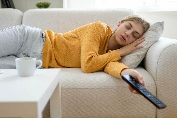 Защо не трябва да заспиваме пред телевизора