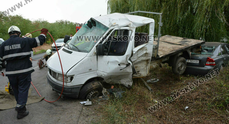 7 души пострадаха при катастрофа между кола и камион на „АБ“