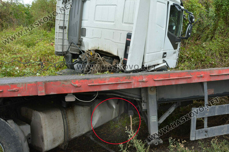 Тираджия пострада при катастрофа в канавка