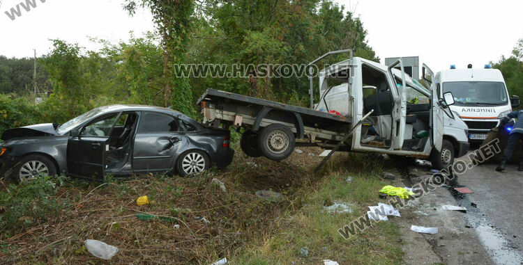 7 души пострадаха при катастрофа между кола и камион на „АБ“
