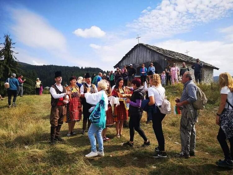 Източни техники за масажи и родопска каба гайда си дават среща високо в планината