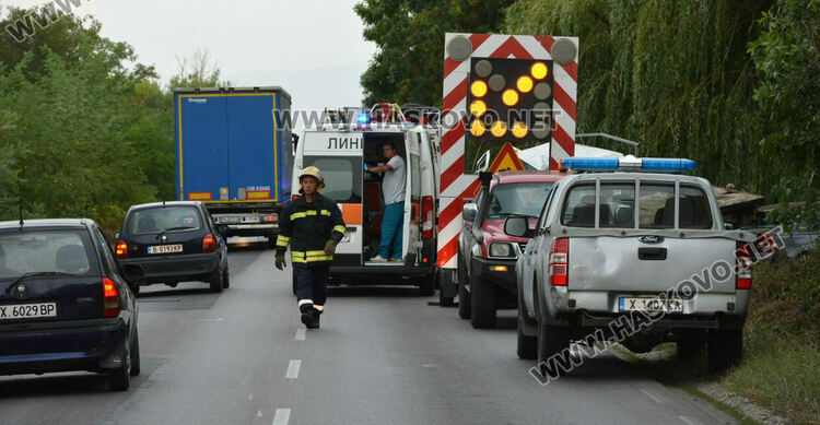 7 души пострадаха при катастрофа между кола и камион на „АБ“