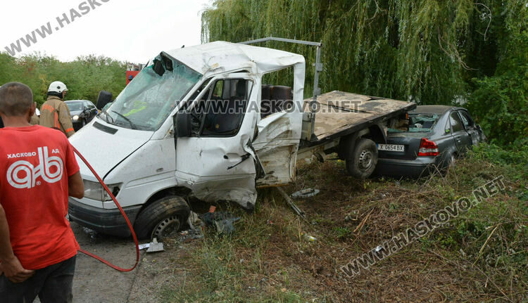 7 души пострадаха при катастрофа между кола и камион на „АБ“